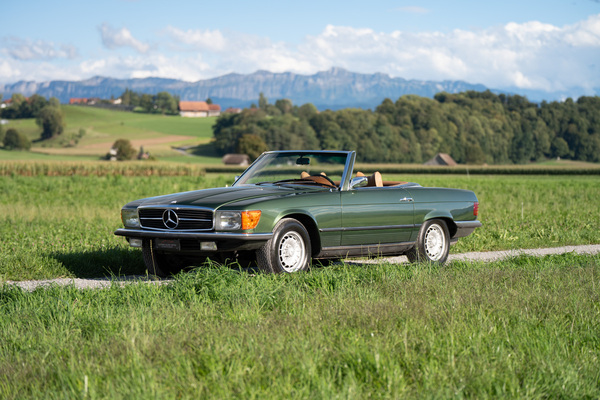 Image: Mercedes-Benz 450 SL R107 (1973) - as lot 68 at the "Classic Automobiles & Motorcycles" auction of the Oldtimer Gallery in Toffen on October 18, 2025