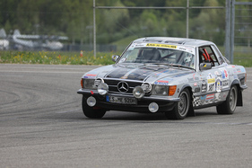 Mercedes-Benz 450 SLC 5.0 (1977) - Vintage Demo Racing hinter den Hallen - Klassikwelt Bodensee 2023