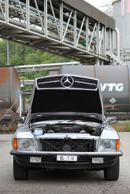 Mercedes-Benz 450 SLC 5.0 (1978) - Blick unter die Motorhaube