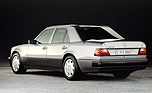 Mercedes-Benz 500 E (1990) - nur die breiteren Kotflügel und die tiefergelegte Carosserie unterscheiden den schnellern 124er vom Rest der Palette