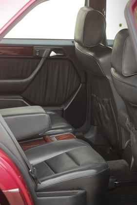 Mercedes-Benz 500 E (1992) - Heckabteil mit zwei getrennen Sitzen