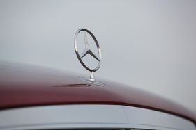 Mercedes-Benz 500 E (1992) - der Stern auf der Motorhaube