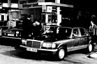 Mercedes Benz 500 SE (1979) - gern gesehener Gast an der Tanksäule