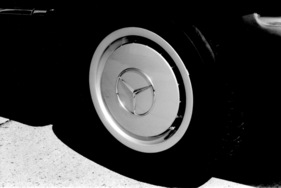 Mercedes Benz 500 SE (1979) - mit Plastikradkappen selbst beim teuren Modell