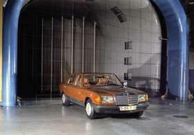 Mercedes-Benz 500 SE (1980) - Baureihe W 126 im Windkanal