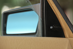 Mercedes-Benz 500 SE (1983) - Fahrerseitiger Spiegel mit manueller Verstellung ohne Elektromotor - einfach ohne funktionelle Nachteile