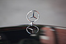 Mercedes-Benz 500 SE (1983) - der elegante Stern auf der gewölbten Motorhaube (© Bruno von Rotz, 2015) Mercedes-Benz 500 SE (1983) - der elegante Stern auf der gewölbten Motorhaube (© Bruno von Rotz, 2015)
