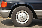 Mercedes-Benz 500 SE (1983) - serienmässig waren Stahlräder und Plastikradkappen