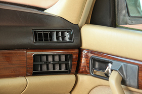 Mercedes-Benz 500 SE (1983) - viel Holz im Interieur