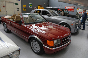 Mercedes-Benz 500 SEC Cabriolet by Feldevert (1988) - versteigert als Lot 92 an der Versteigerung "Klassische Automobile & Motorräder" der Oldtimer Galerie in Toffen am 18. Oktober 2025