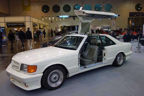 Mercedes-Benz 500 SEC mit Flügeltüren von SGS