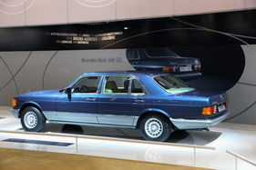 Bild Mercedes Benz 500 SEL (1982) - nun gab es bereits den Airbag (Techno Classica 2013)