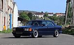 Image: Mercedes-Benz 500 SEL (1984) - offered as lot 057 at the Artcurial Le Mans Classic auction on June 30, 2023