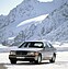 Mercedes-Benz 500 SEL (1991) - Transportiert seine Insassen auch durch den Schnee mit Stil (© Daimler AG, 1991) Mercedes-Benz 500 SEL (1991) - Transportiert seine Insassen auch durch den Schnee mit Stil (© Daimler AG, 1991)