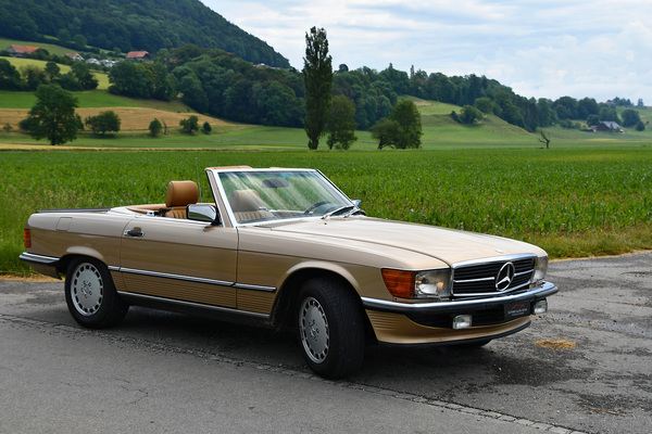 Mercedes-Benz 500 SL (1987) - als Lot 89 an der Versteigerung der Oldtimer Galerie in Toffen am 19. Oktober 2019
