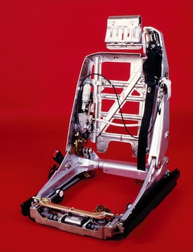 Mercedes-Benz 500 SL (1989) - das Innere des Integralsitzes (1989)