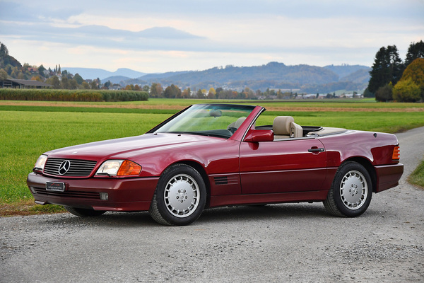 Bild: Mercedes-Benz 500 SL (1992) - als Lot 110 angeboten an der Versteigerung der Oldtimer Galerie in Toffen am 26. März 2022