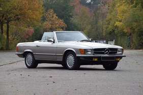 Mercedes-Benz 500 SL 2+2 avec hard top (1986) - als Lot 043 an der Artcurial-Versteigerung anlässlich der Rétromobile in Paris 2018