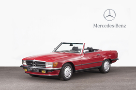 Mercedes-Benz 500 SL avec hard-top (1988) - als Lot 12 an der Artcurial Mercedes-Versteigerung in Paris am 15. Oktober 2017