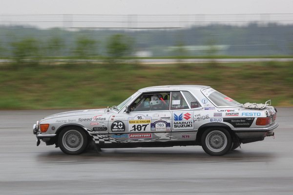 Mercedes-Benz 500 SLC (1980) - im Renntrimm unterwegs - Motorworld Classics Bodensee 2022