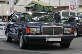 Mercedes-Benz 560 SE (1989) - auf dem Clubstand zu Ehren des 40. Geburtstags der Baureihe W126 - Motorworld Classics Berlin 2019