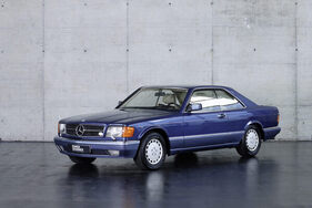 Mercedes-Benz 560 SEC (1990) - als Lot 126 an der Humer Granner Classic Expo Salzburg Auktion 2025