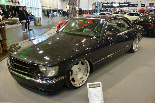 Mercedes-Benz 560 SEC von 1990 mit Luftfahrwerk - Essen Motor Show 2022