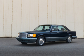 Mercedes-Benz 560 SEL (1986) - as lot 1107 at the RM/Sotheby's Fort Lauderdale auction from March 25 to 26, 2022