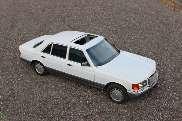 Mercedes-Benz 560 SEL (1987) - angeboten an der Versteigerung der Oldtimer Galerie in Toffen am 28. November 2015
