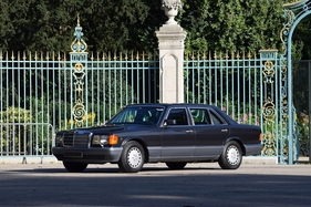 Mercedes-Benz 560 SEL Blindée (1990) - als Lot 37 an der Artcurial Mercedes-Versteigerung in Paris am 15. Oktober 2017