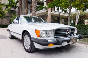 Mercedes-Benz 560 SL (1987) - as lot 1036 at the RM/Sotheby's Fort Lauderdale auction from March 25 to 26, 2022