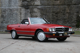 Mercedes-Benz 560 SL (1987) - als Lot 302 an der RM/Sotheby's Online Only Open Roads Versteigerung vom 21. bis 29. April 2021