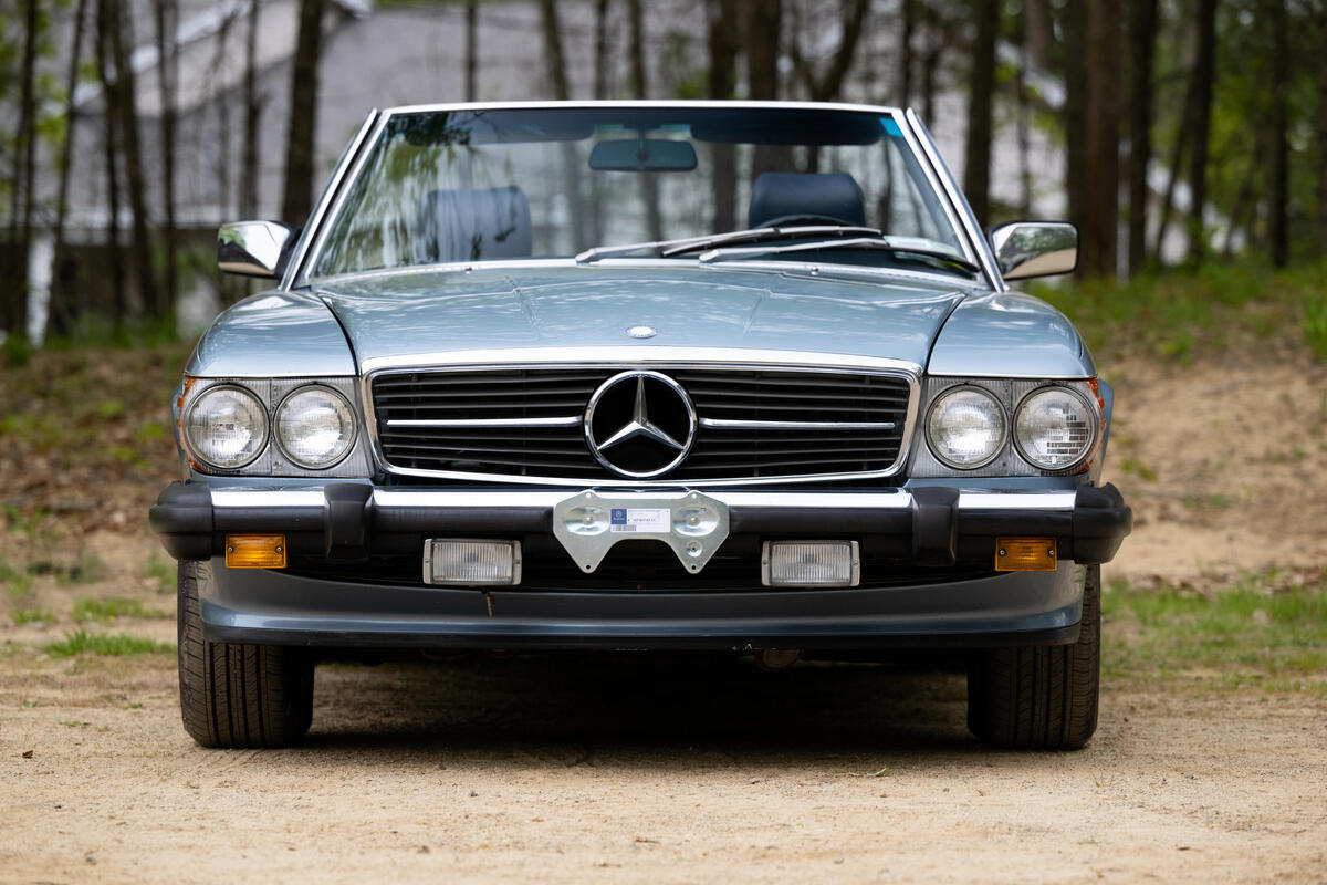 Mercedes-Benz 560 SL (1987) - angeboten als Lot 137 an der Bonhams The Greenwich Auction am 4. Juni 2023