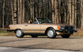 Mercedes-Benz 560 SL (1988) - als Lot 92 angeboten an der Gooding & Co Amelia Island Versteigerung am 4. März 2022