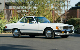 Mercedes-Benz 560 SL (1989) - offered as Lot 017 at the Gooding & Co "Geared Online Scottsdale Edition" auction from January 18 to 22, 2021