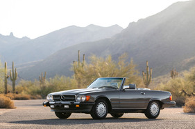 Mercedes-Benz 560 SL (1989) - as lot 170 at the RM/Sotheby's Arizona auction on January 27, 2022