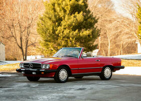 Mercedes-Benz 560 SL (1989) - als Lot 210 angeboten an der Bonhams Amelia Island Versteigerung am 3. März 2022