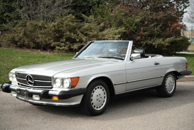 Mercedes-Benz 560 SL (1989) - als Lot 244 angeboten an der RM/Sotheby's "Driving into Summer" 2020 Versteigerung