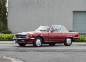 Mercedes-Benz 560 SL Roadster with Hardtop (1986) - als Lot 201 an der Bonhams Summer Motoring Online Versteigerung im Juni 2021