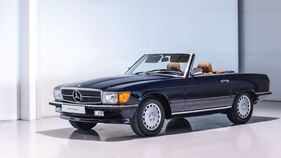 Mercedes-Benz 560 SL convertible (1987) - als Lot 173 an der Artcurial-Versteigerung "Garden Party In Saint-Tropez" 2025