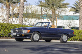 Mercedes-Benz 560SL (1989) - als Lot 127 angeboten an der Bonhams Scottsdale Versteigerung am 27. Januar 2023