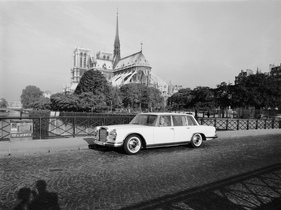 Mercedes-Benz 600 (1963) - vor der Kathedrale Nôtre Dame in Paris