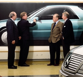 Mercedes-Benz 600 SEC (1992) - Designbesprechung mit Prof. Peter Pfeiffer (zweiter von links)