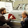 Bild: Mercedes-Benz 600 SEC (1992) - Details des Designs werden besprochen