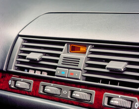 Mercedes-Benz 600 SEC (1992) - Mit einer aufwändigen Klimatisierung, die sogar eine Fondklimaanlage beinhalten konnte, setzte Daimler Maßstäbe