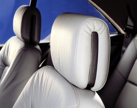 Mercedes-Benz 600 SEC (1992) - die Kopfstützen sind (elektrisch) höhenverstellbar