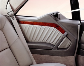 Mercedes-Benz 600 SEC (1992) - elektrischer Gurtbringer für die Vordersitze