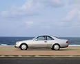 Image: Mercedes-Benz 600 SEC (1992) - the coupé is slightly wedge-shaped and has clear lines.