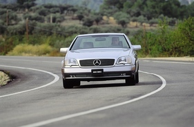 Mercedes-Benz 600 SEC (1992) - mit geringer Seitenneigung durch die Kurve