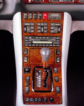 Mercedes-Benz 600 SEC (1992) - viele Knöpfe in der Mittelkonsole, Standheizung war aufpreispflichtig